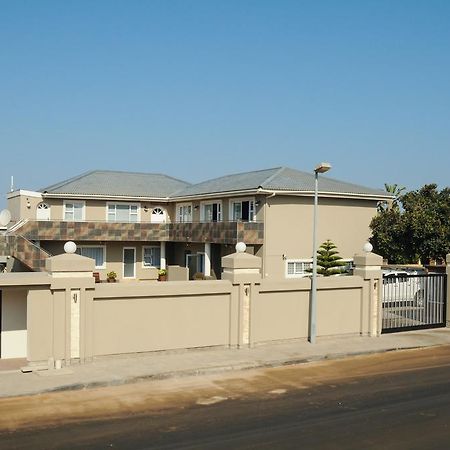 Sea Breeze Guesthouse Свакопмунд Экстерьер фото