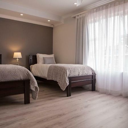 Sea Breeze Guesthouse Свакопмунд Экстерьер фото