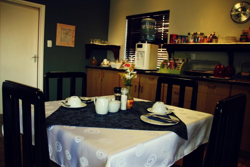 Sea Breeze Guesthouse Свакопмунд Экстерьер фото