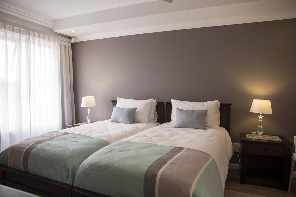 Sea Breeze Guesthouse Свакопмунд Экстерьер фото