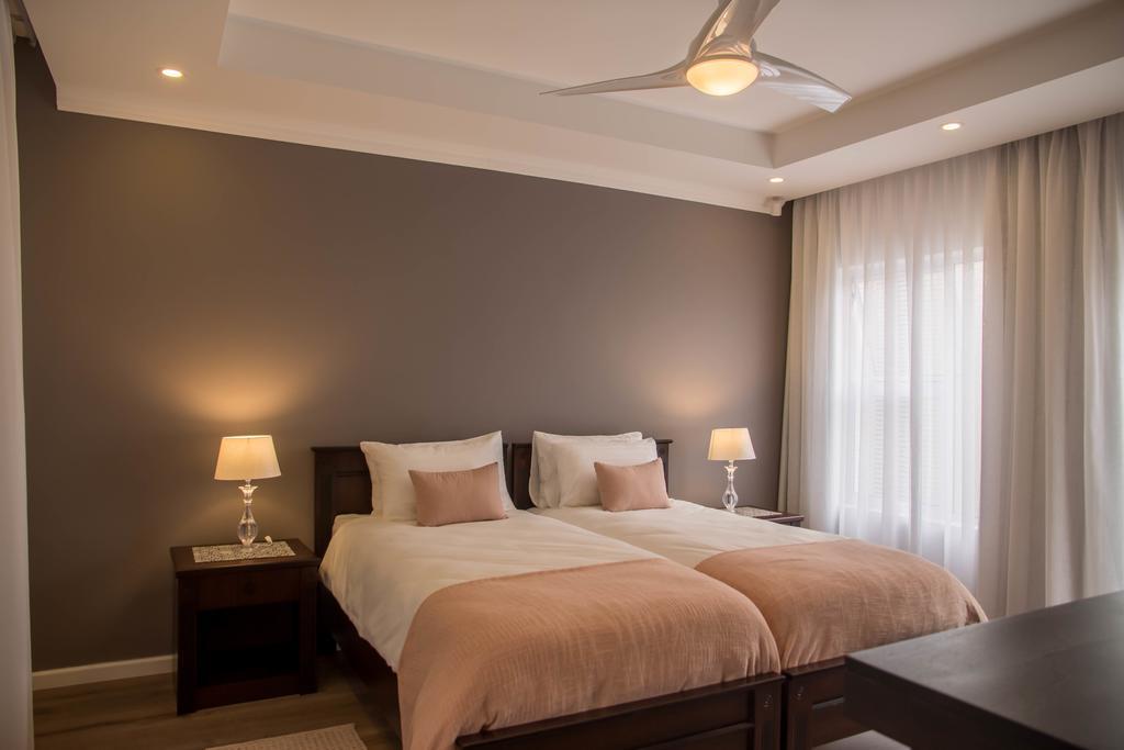 Sea Breeze Guesthouse Свакопмунд Экстерьер фото