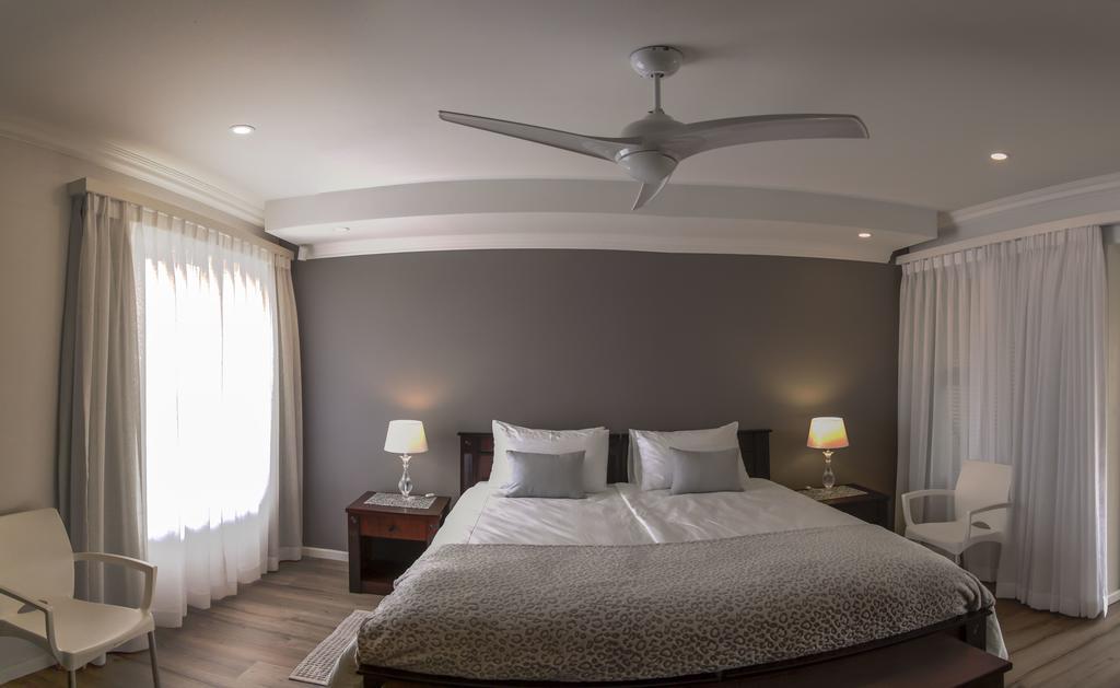 Sea Breeze Guesthouse Свакопмунд Экстерьер фото