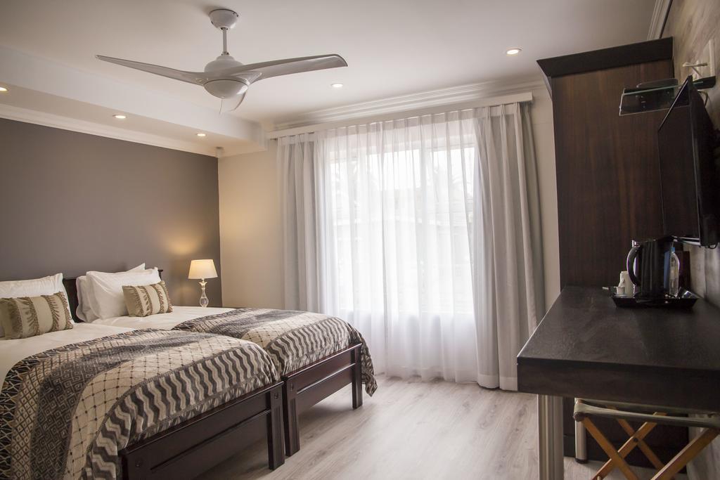 Sea Breeze Guesthouse Свакопмунд Экстерьер фото