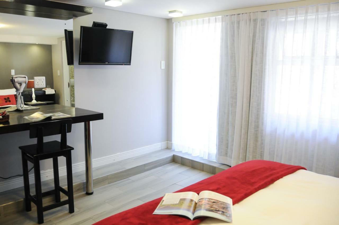 Sea Breeze Guesthouse Свакопмунд Экстерьер фото