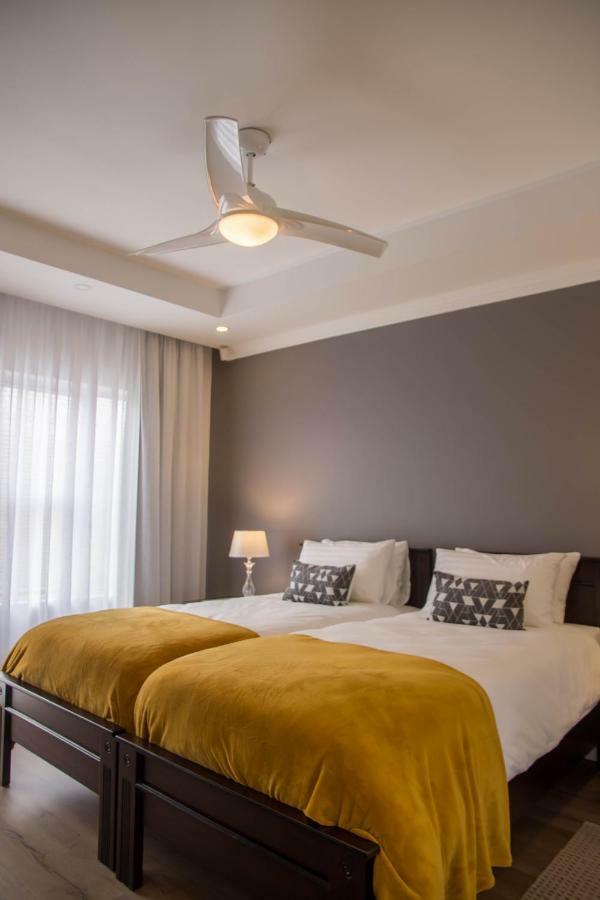 Sea Breeze Guesthouse Свакопмунд Экстерьер фото