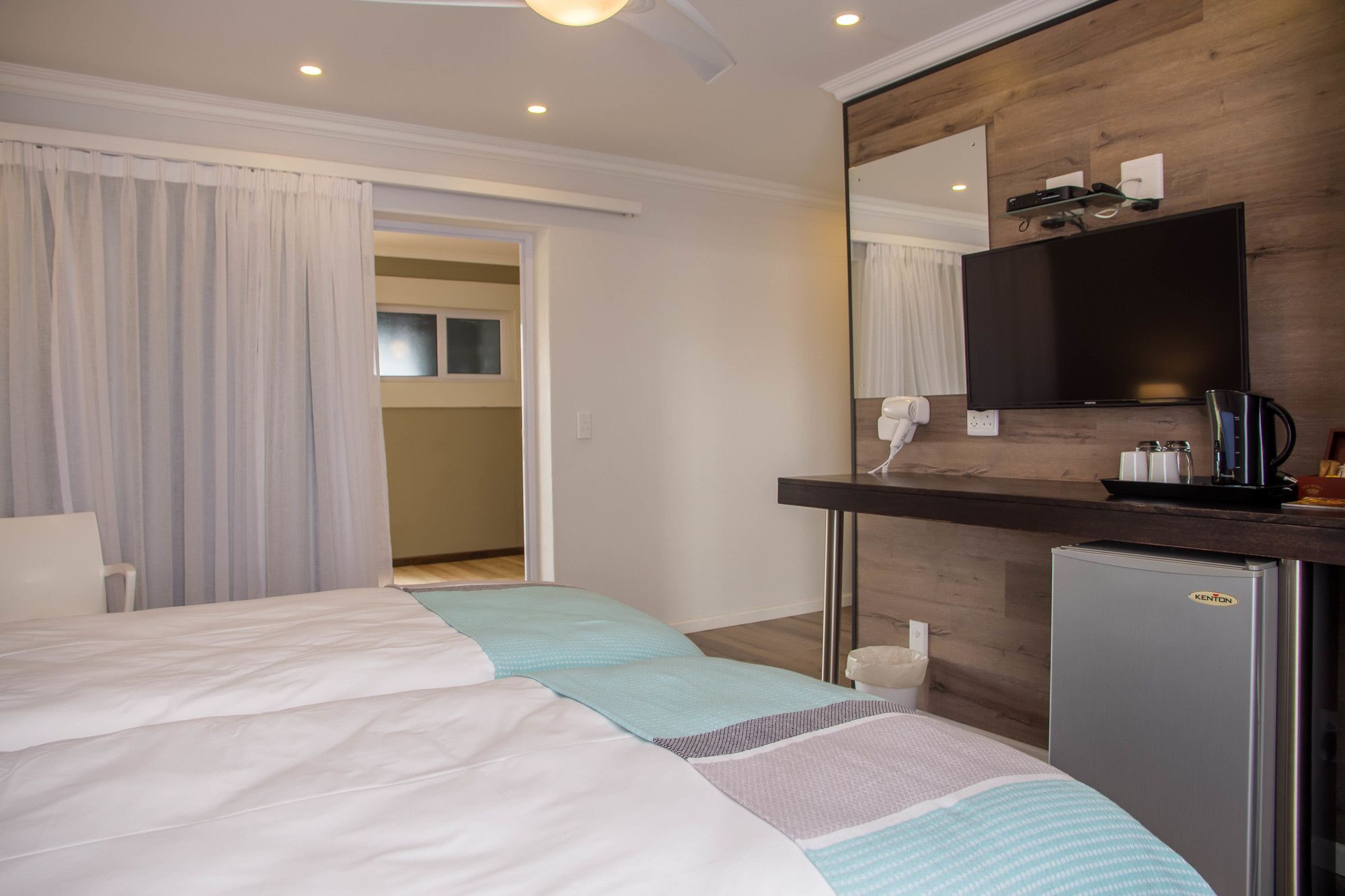 Sea Breeze Guesthouse Свакопмунд Экстерьер фото
