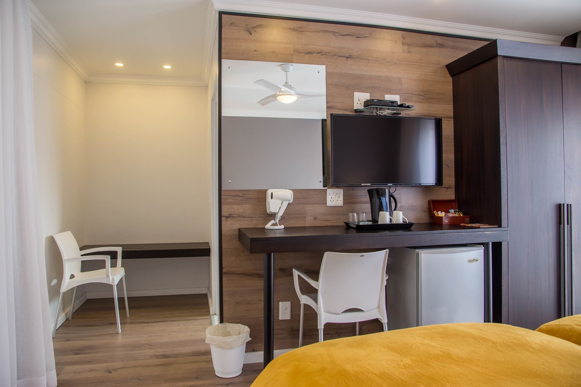 Sea Breeze Guesthouse Свакопмунд Экстерьер фото