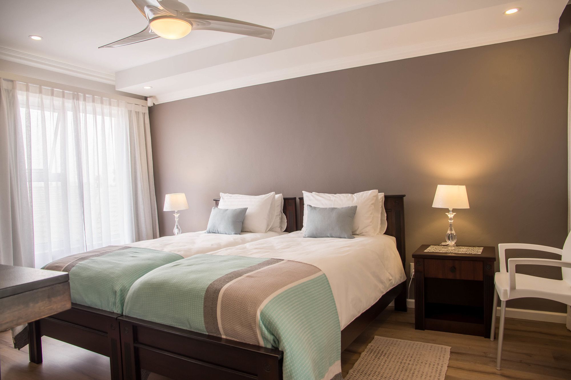 Sea Breeze Guesthouse Свакопмунд Экстерьер фото