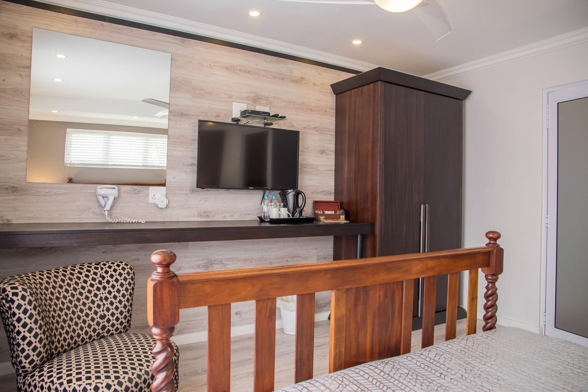 Sea Breeze Guesthouse Свакопмунд Экстерьер фото