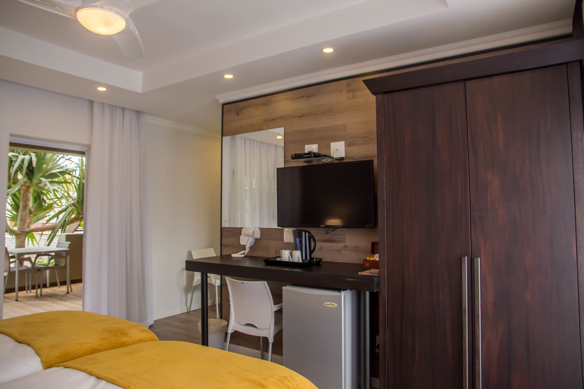 Sea Breeze Guesthouse Свакопмунд Экстерьер фото